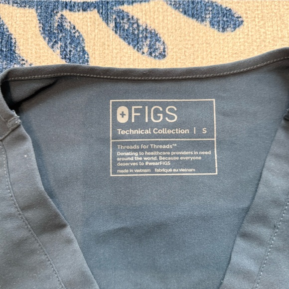 Figs Dark Harbor Scrub Top and Livingston basic scrub pants - Picture 4 of 8